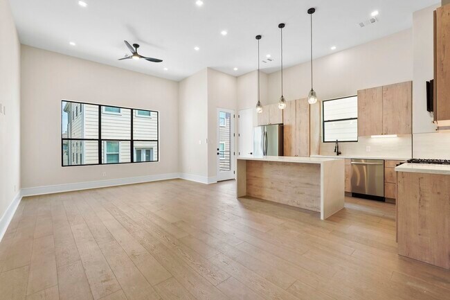 Building Photo - 4105 Allen St
