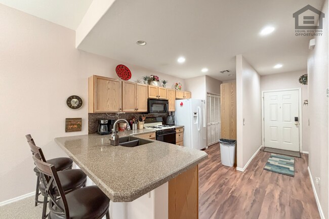 Building Photo - 205 N 74th St