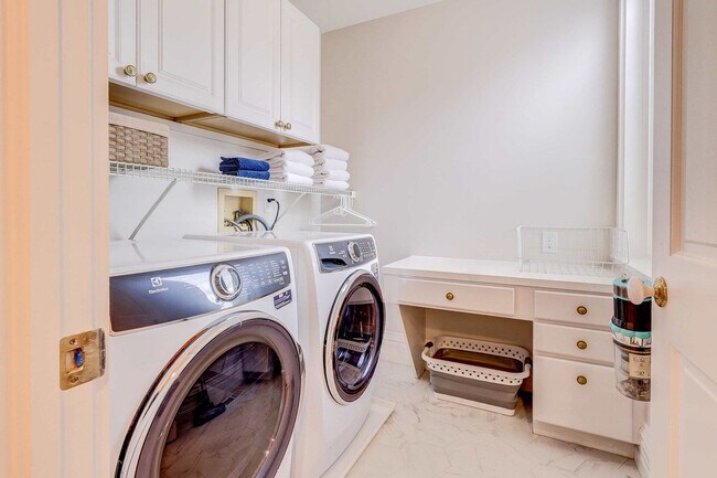 Building Photo - 2105 S Fillmore St