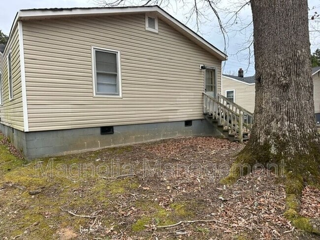 Building Photo - 922 E Andrews Ave