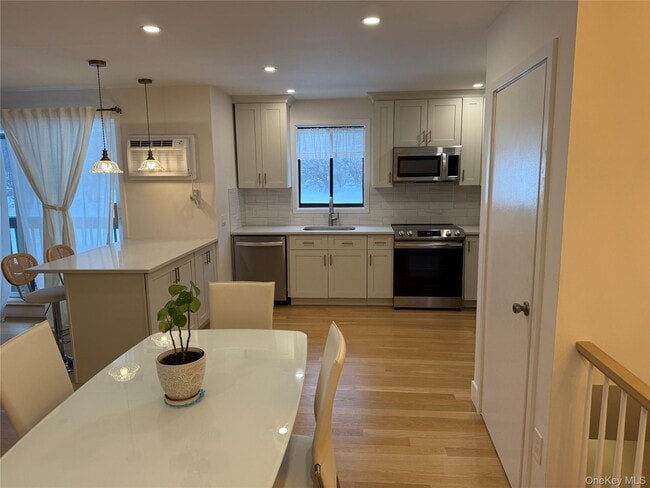 Building Photo - 404 Vista on the Lake