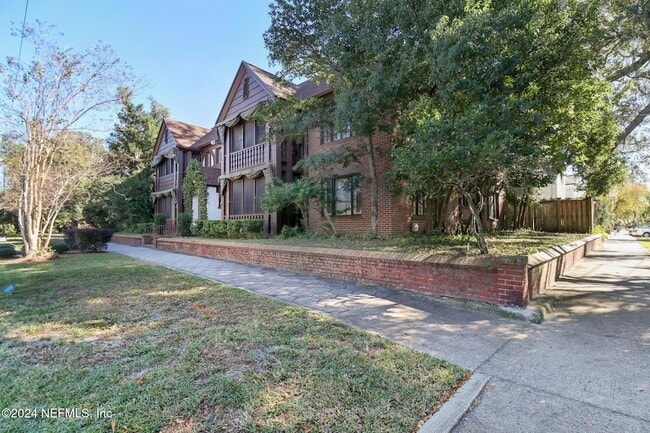 Building Photo - 2160 Forbes St