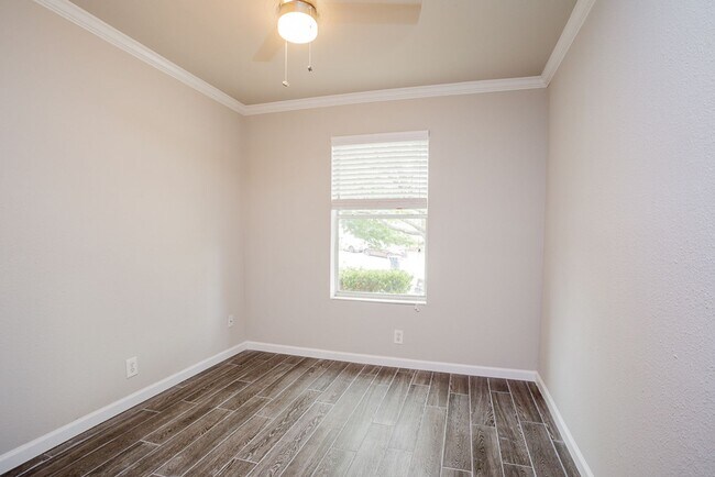 Building Photo - Charming 3/BR 2/BA One-Story Home with Gar...