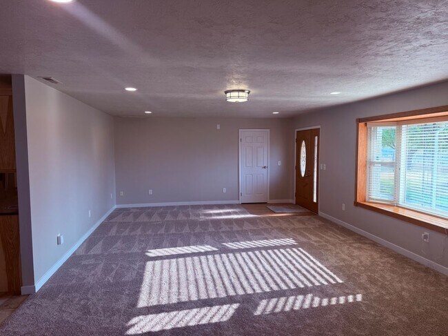 Building Photo - 13561 Willis Rd