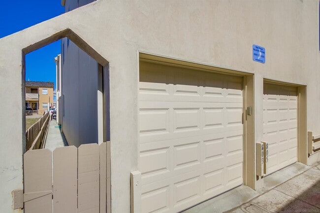 Building Photo - 803 El Carmel Pl