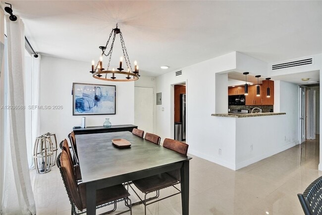 Building Photo - 2030 S Ocean Dr