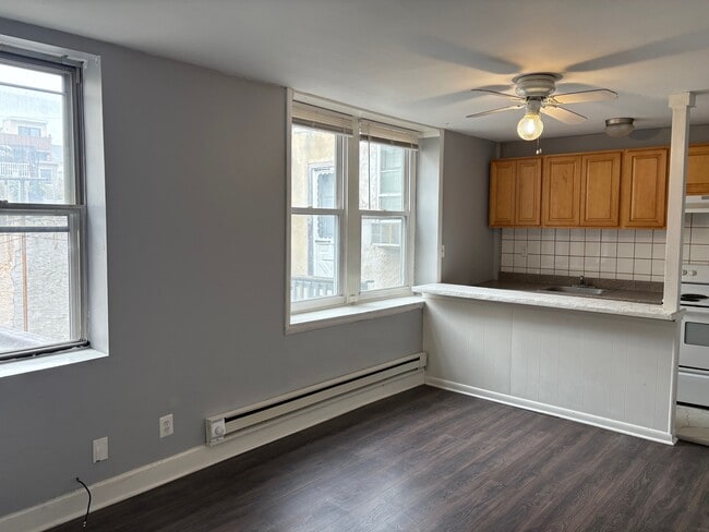 Building Photo - 808 S 6th St