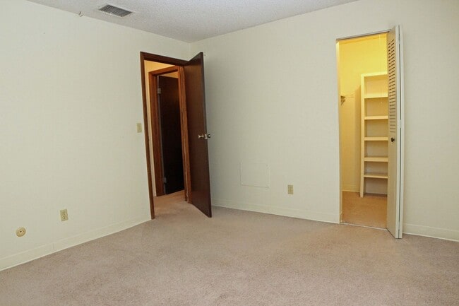 Building Photo - 1705 Heatheridge Rd