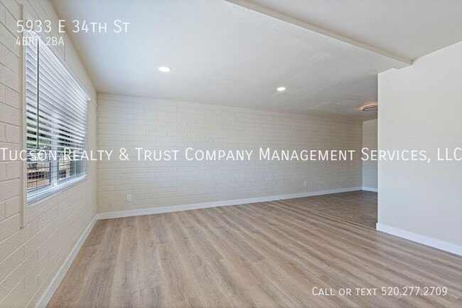 Building Photo - 5933 E 34th St
