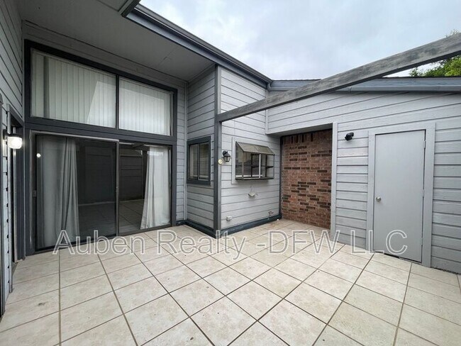 Building Photo - 602 Bellaire Dr