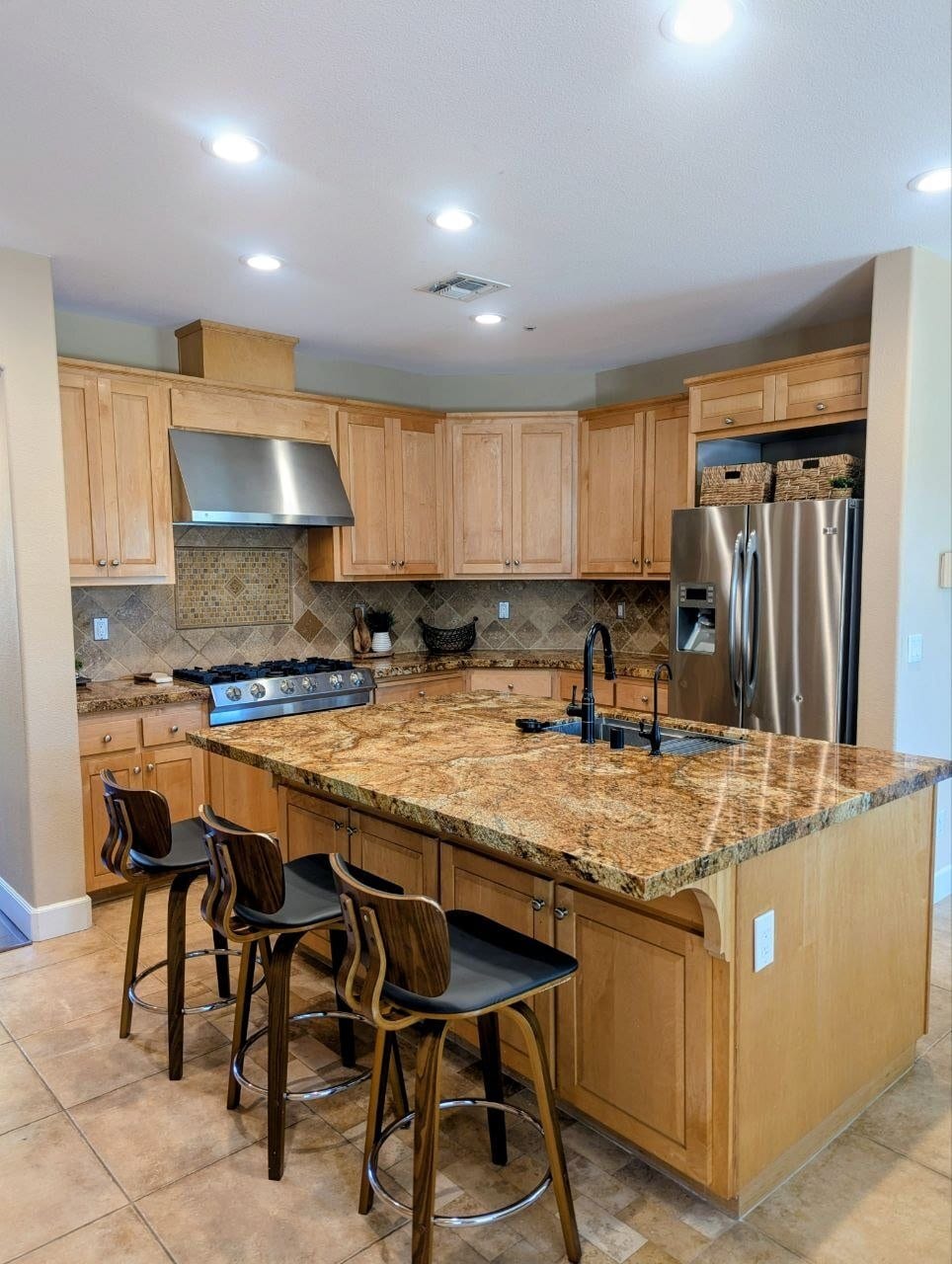 Building Photo - 333 Foothill Dr