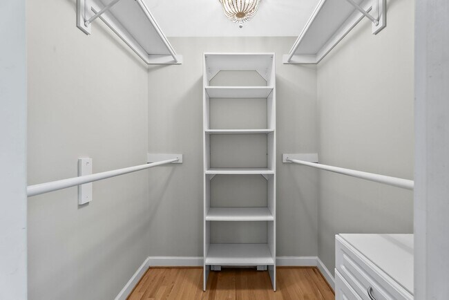 Building Photo - Updated Colonial Home in Westgage Neighbor...