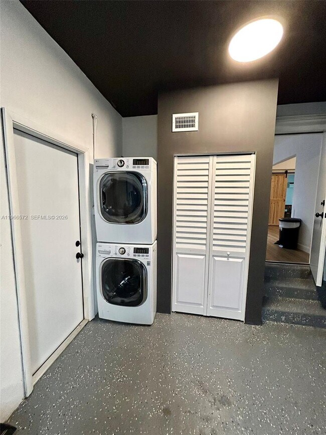 Building Photo - 2631 Roosevelt St