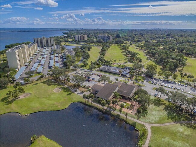 Building Photo - 2700 Cove Cay Dr