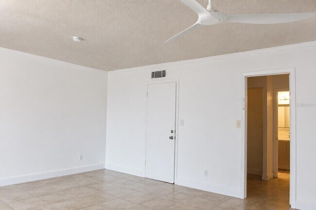 Building Photo - 9101 Tudor Dr