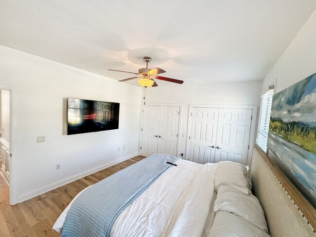 Building Photo - Fully Furnished Waterfront Elegance on Mai...