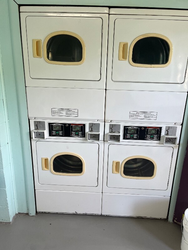 Building Photo - 80 Riverside Dr