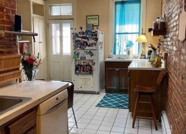 Building Photo - 1723 Bolton St