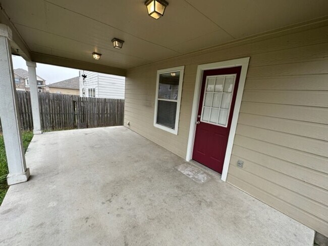 Building Photo - 2111 Red Rock Xing
