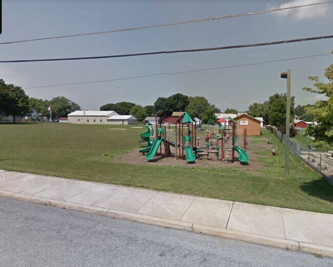 Building Photo - 100 S Park St