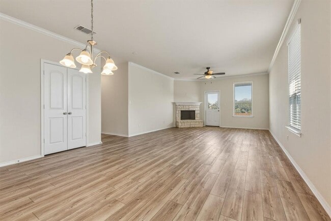 Building Photo - 428 English Oak St