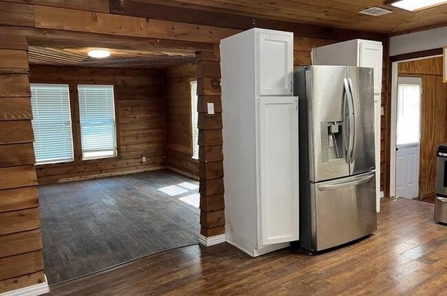 Building Photo - 207 Masters Ave