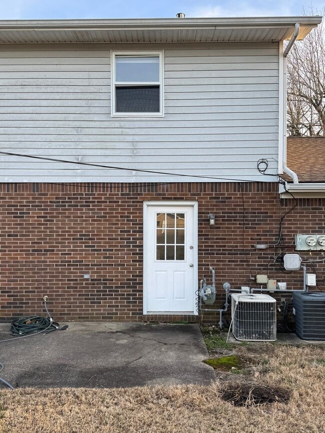 Building Photo - 107 Grogan Cir