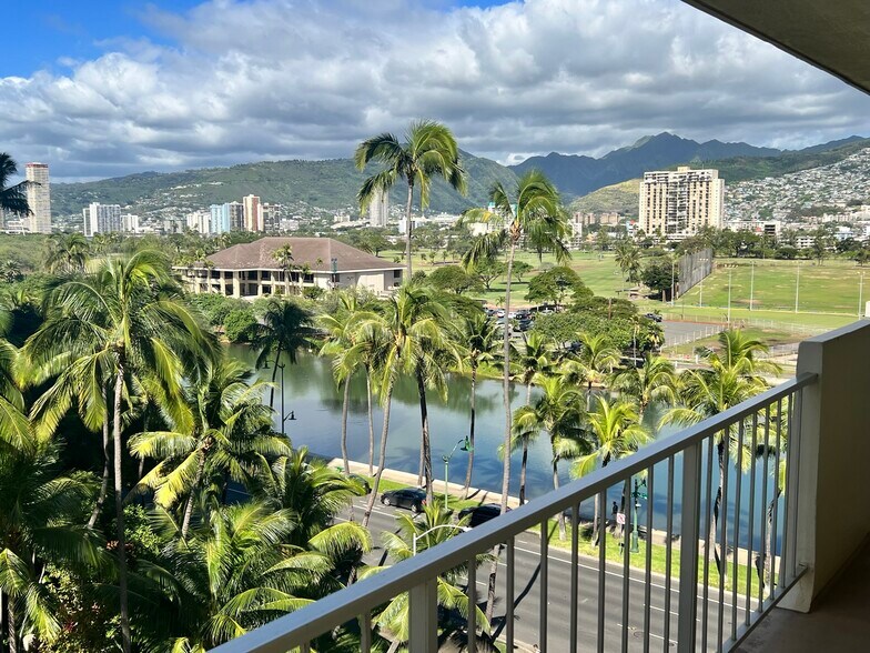 Building Photo - 2609 Ala Wai Blvd