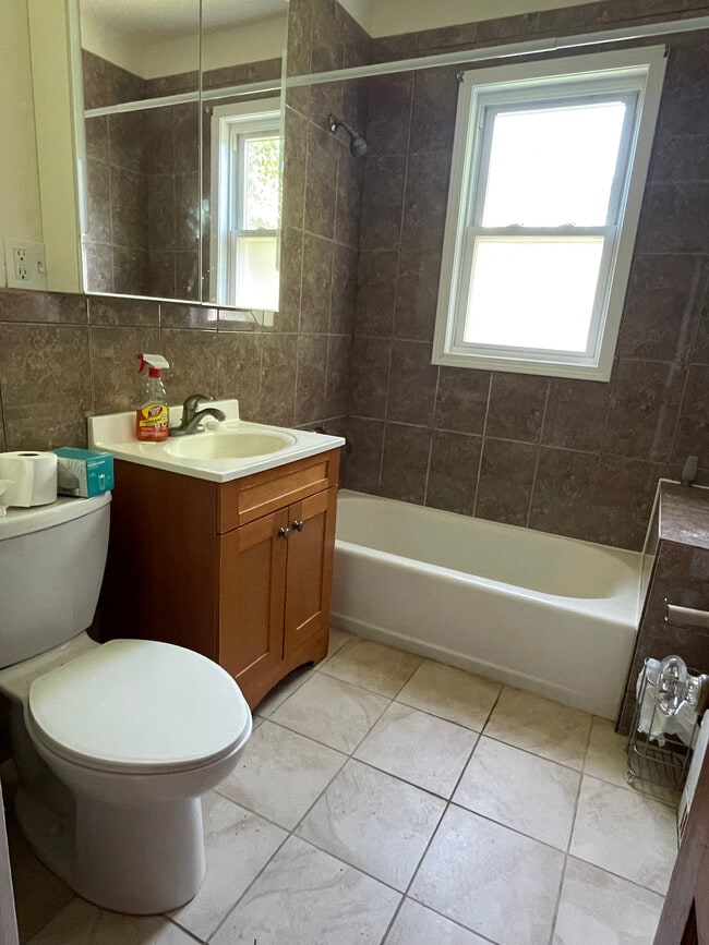 Building Photo - 111 Russett Rd