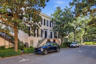 Building Photo - 3 BED | 4 BATH | TWO CAR GARAGE | HISTORIC DISTRICT TOWNHOME