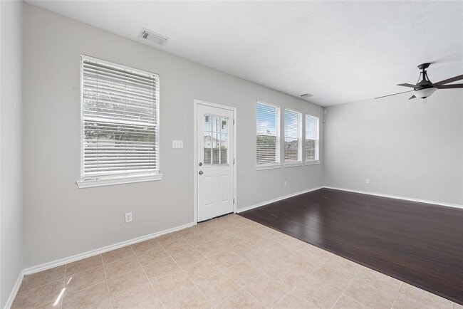 Building Photo - 14425 Rosehedge Ct