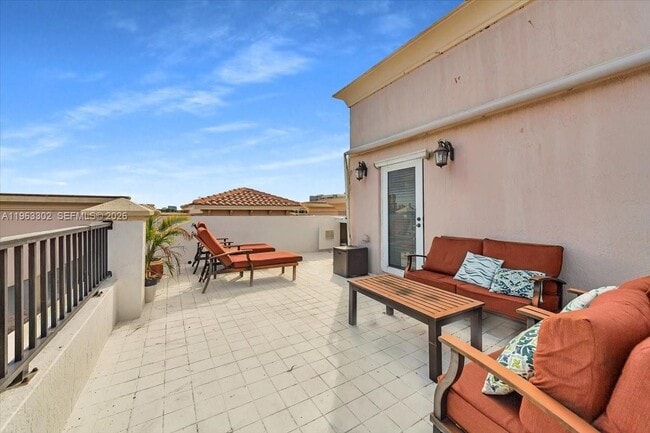 Building Photo - 1033 NE 17th Way