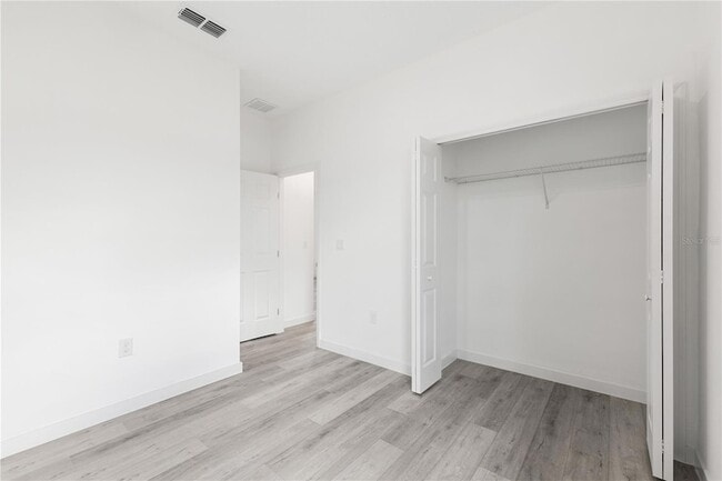 Building Photo - 833 Colville Dr