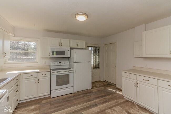 Building Photo - 504 Mooreland Dr