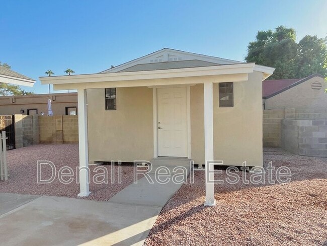 Building Photo - 2655 E Enrose St