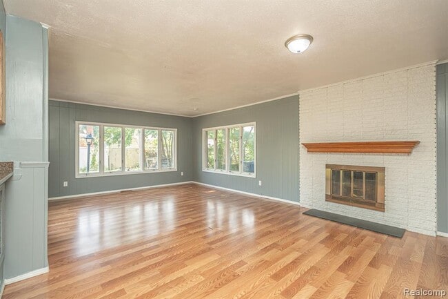 Building Photo - 25568 Thomas Dr