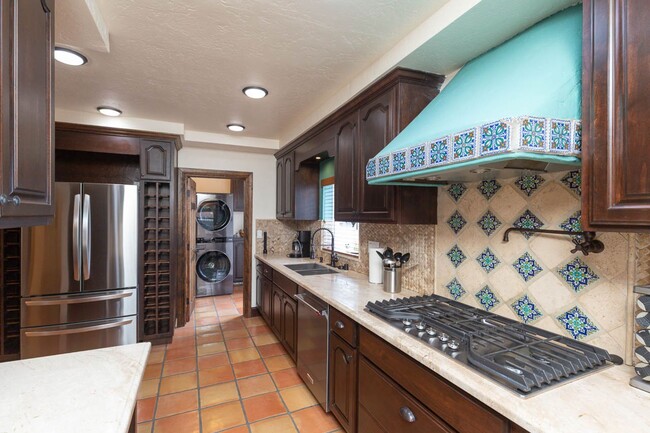Building Photo - 4 Bed, 3 Bath—Single Family Home in Kensin...