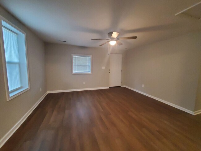 Building Photo - 2618 Graham Rd