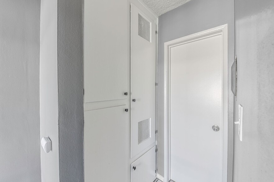 Building Photo - 210 E 29th St