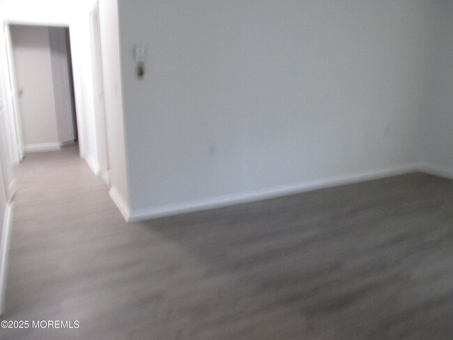 Building Photo - 111B Edinburgh Ln