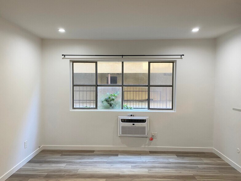 Building Photo - 963 Edgecliffe Dr