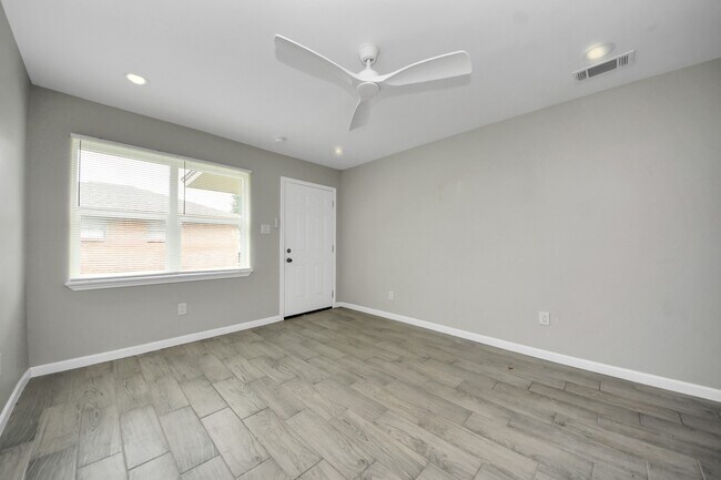 Building Photo - 5441 Minden St