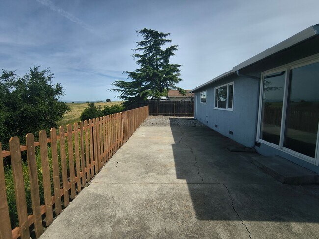 Building Photo - 3BED/2BATH Single Family Home Located in Desirable San Pablo, Ca. With Beautiful Ocean Front View!!