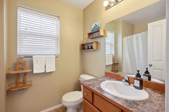 Building Photo - Spacious 3-Bedroom Home in Tumwater – Styl...