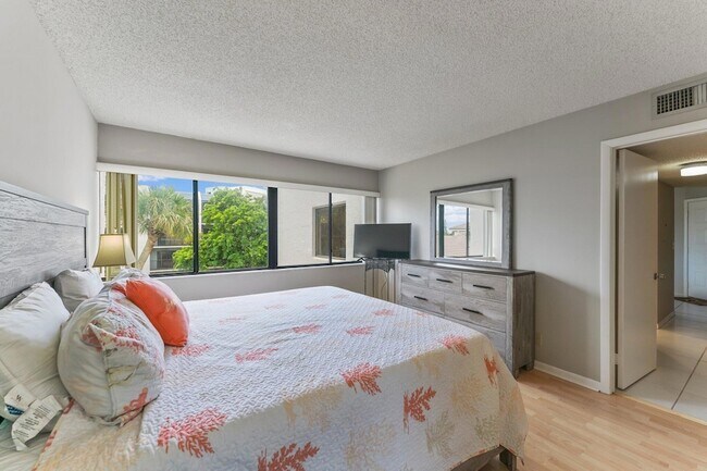 Building Photo - 1605 S US Hwy 1