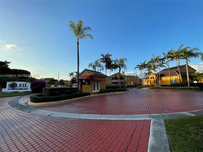 Building Photo - 9711 Fontainebleau Blvd