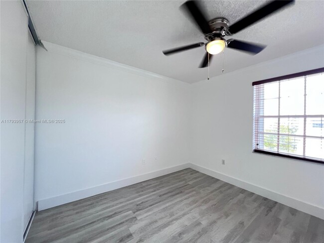 Building Photo - 725 NW 156th Ave