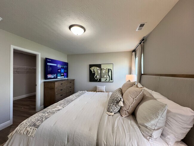 Building Photo - Equestrian getaway Wilmington, Long stays ...