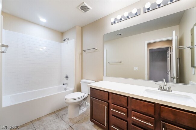 Building Photo - 121 Pictor Ave