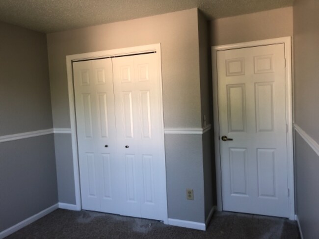 Building Photo - 13098 Sterling Cmns